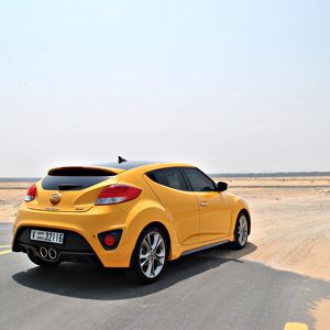 Превью обои hyundai veloster, желтый, вид сбоку, пустыня