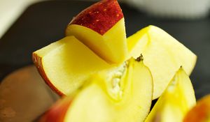 Превью обои яблоки, дольки, фрукты, еда, размытие