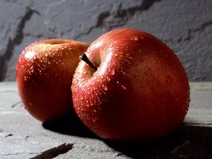 Превью обои яблоки, фрукты, капли, красные, тени