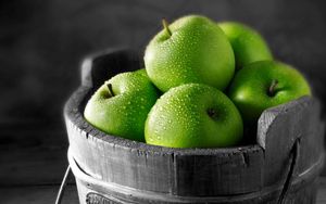 Превью обои яблоки, фрукты, зеленое, ведро