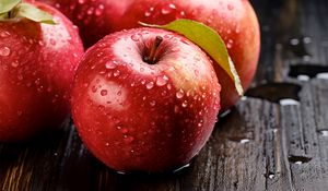 Превью обои яблоки, капли, вода, фрукты, макро