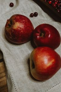 Превью обои яблоки, клюква, фрукты, ягоды, красный