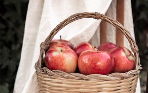 Превью обои яблоки, корзина, фрукты, красный