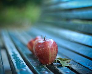 Превью обои яблоки, скамейка, листья