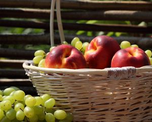 Превью обои яблоки, виноград, корзина, урожай