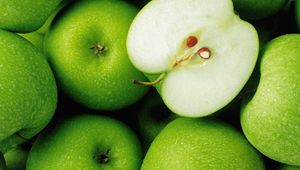 Превью обои яблоки, зеленые, фрукты, капли, половинка