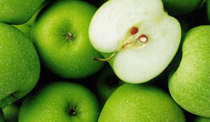 Превью обои яблоки, зеленые, фрукты, капли, половинка