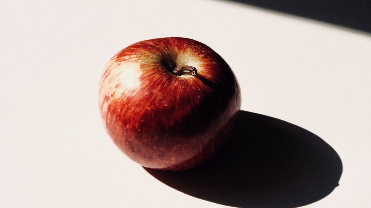Обои яблоко, фрукт, красный, тень