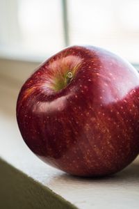 Превью обои яблоко, фрукт, макро, красный