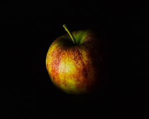 Превью обои яблоко, фрукт, темнота, макро