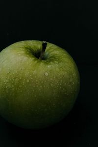 Превью обои яблоко, фрукт, зеленый, черный, фон