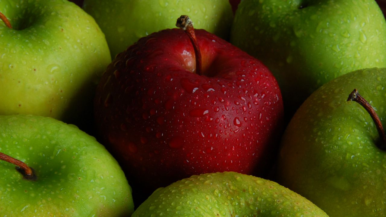 Обои яблоко, яблоки, фрукты, капли, мокрый, макро