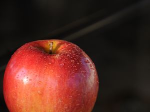 Превью обои яблоко, капли, сладкий