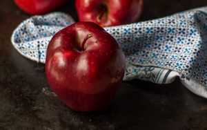 Превью обои яблоко, красный, фрукт, натюрморт
