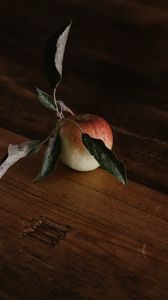 Превью обои яблоко, листья, фрукт, стол