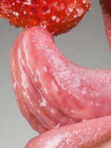 Превью обои ягода, клубника, рот, язык, зубы, сладкий