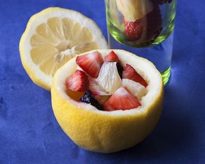 Превью обои ягоды, лимон, стакан, десерт