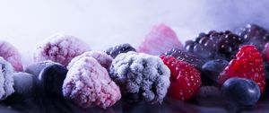 Превью обои ягоды, малина, черника, ежевика, замороженный, пар