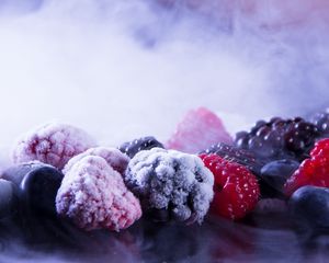 Превью обои ягоды, малина, черника, ежевика, замороженный, пар
