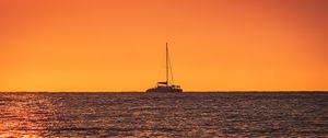 Превью обои яхта, море, закат, минимализм