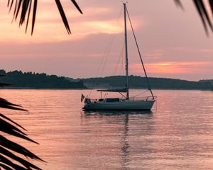 Превью обои яхта, вода, закат, море, залив, берег