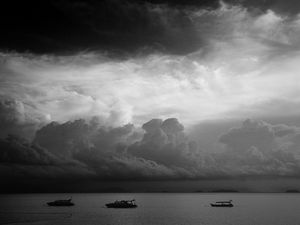 Превью обои яхты, море, облака, темный
