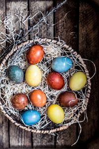 Превью обои яйца, корзинка, пасха, крашеные, разноцветные, праздник