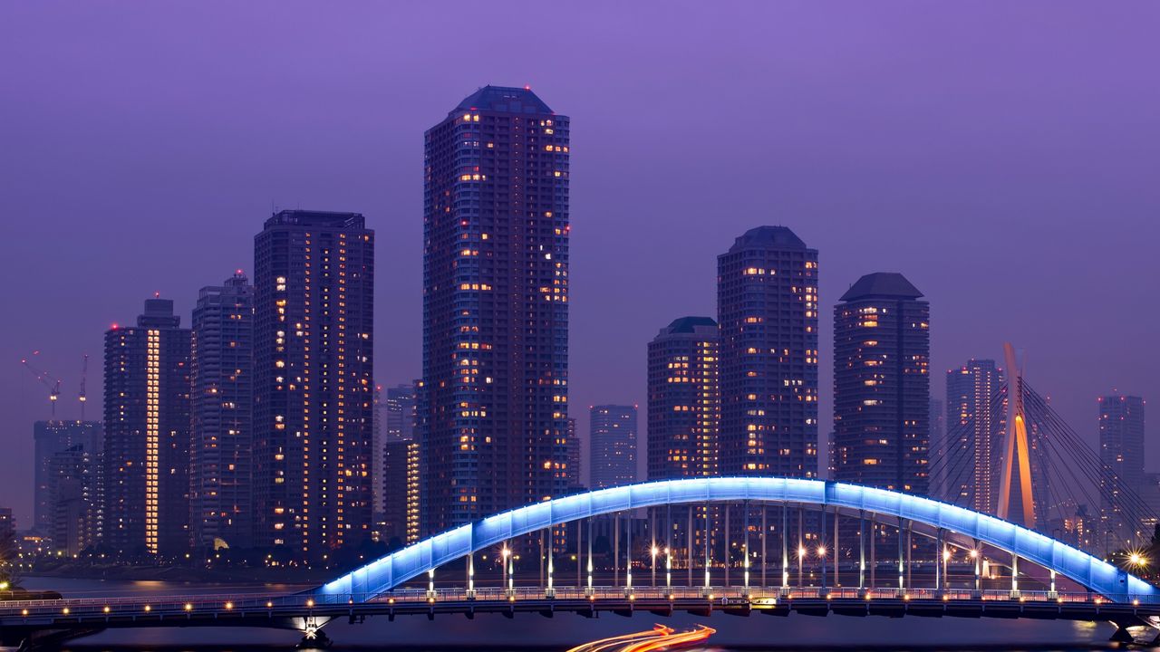 Обои япония, токио, столица, мегаполис, небоскребы, ночь, мост, подсветка, выдержка, огни, река, сиреневое, небо