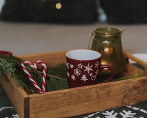 Превью обои ящик, кружка, конфеты, елка, новый год, рождество