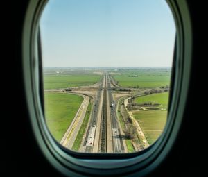 Превью обои иллюминатор, дорога, окно