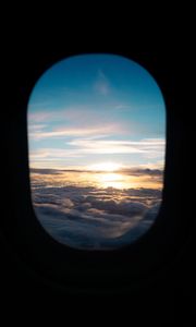 Превью обои иллюминатор, облака, закат, черный