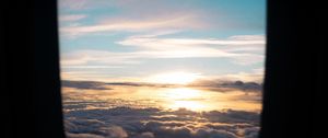 Превью обои иллюминатор, облака, закат, черный