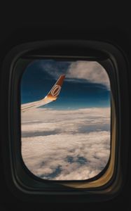 Превью обои иллюминатор, окно, крыло самолета, полет, облака