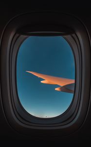 Превью обои иллюминатор, окно, самолет, крыло, небо, полет