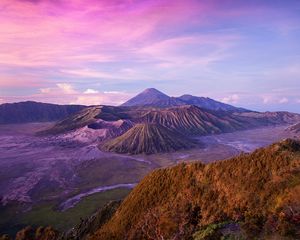 Превью обои индонезия, остров, ява, вулкан, бромо, холмы, высота, голубое, розовое, небо, облака