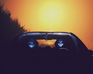 Превью обои инопланетяне, маски, автомобиль, пришельцы