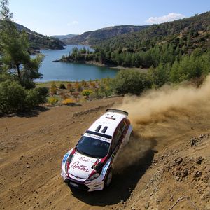 Превью обои intercontinental rally challenge, пыль, ford, al attiyah, поворот, cyprus 2011