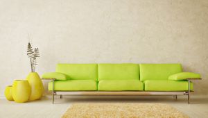 Превью обои интерьер, комната, стиль, дизайн, светлый, минимализм, диван, зеленый, вазы, желтые, коврик, паркет
