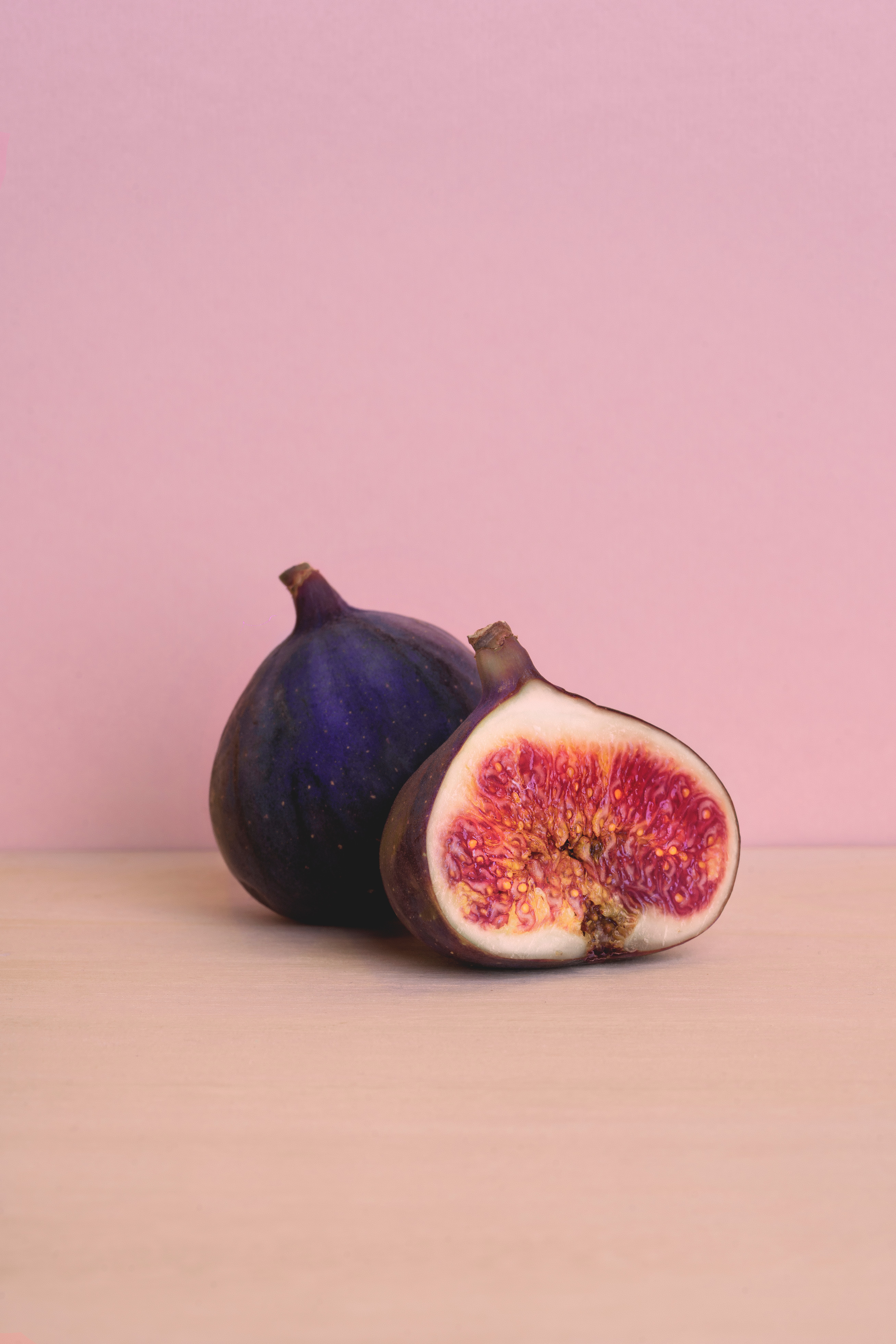 Фиолетовый фрукт