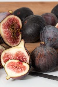 Превью обои инжир, фрукты, разделочная доска