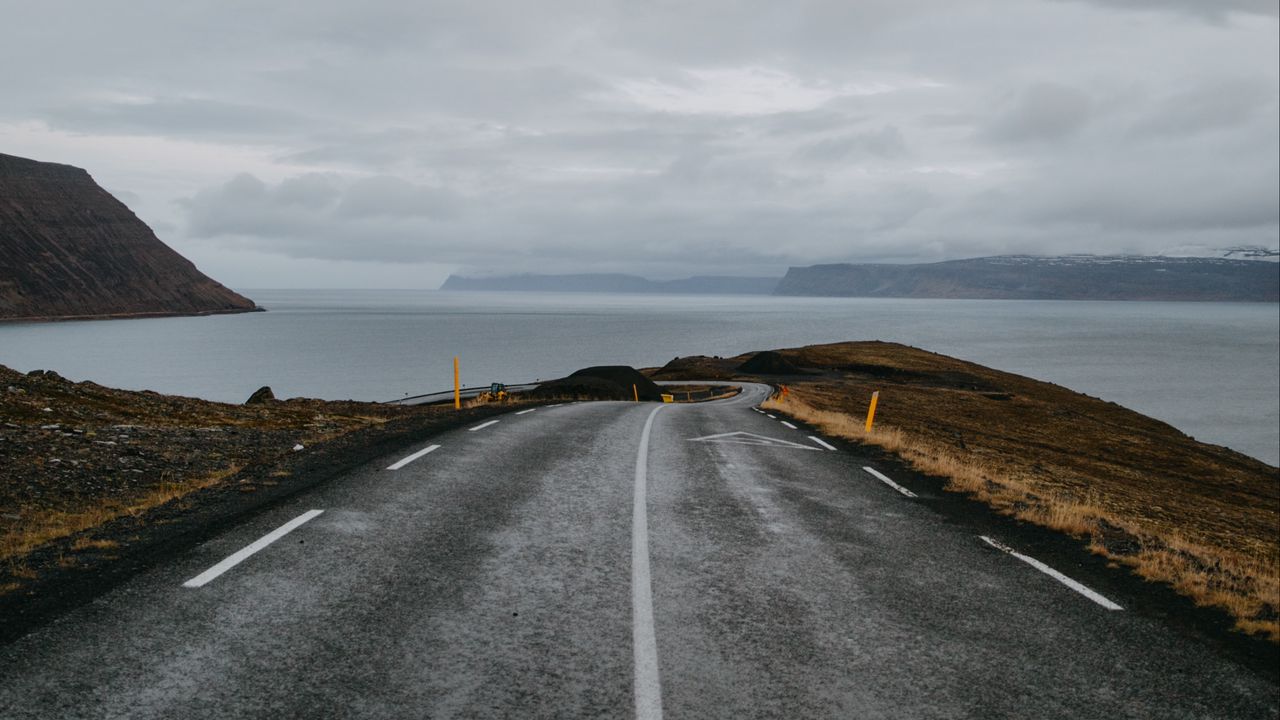 Обои исландия, дорога, разметка, поворот, океан, берег