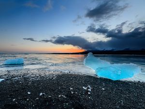 Превью обои исландия, jokulsarlon, пляж, лед, берег, небо