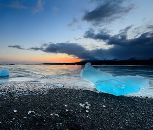 Превью обои исландия, jokulsarlon, пляж, лед, берег, небо