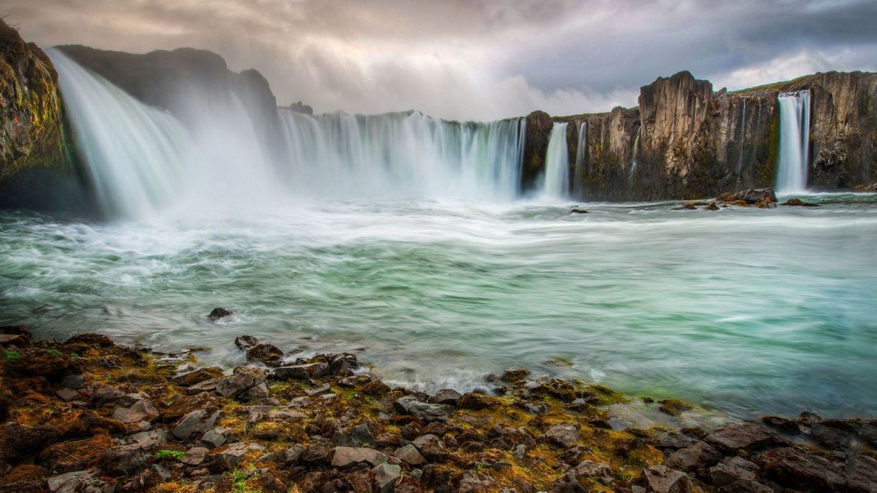 Обои исландия, водопады, камни, пасмурно, скалы, потоки