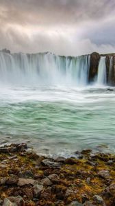 Превью обои исландия, водопады, камни, пасмурно, скалы, потоки