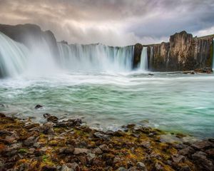 Превью обои исландия, водопады, камни, пасмурно, скалы, потоки