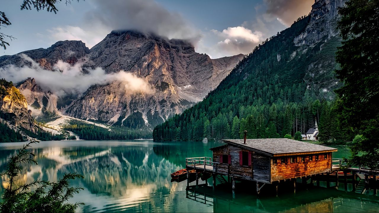 Обои италия, горы, озеро, строение, горный пейзаж