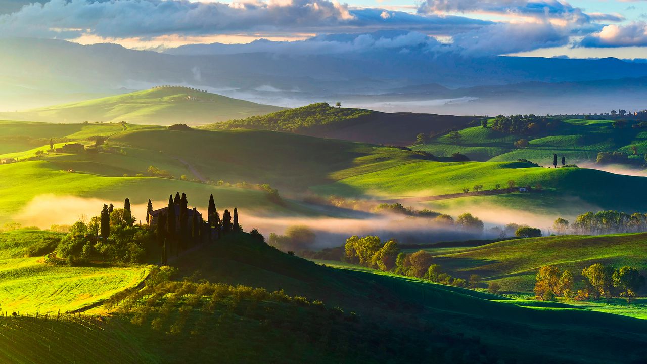 Обои италия, тоскана, поля, деревья, вид сверху, туман