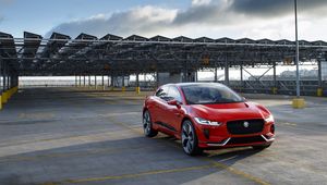 Превью обои jaguar i-pace, jaguar, кроссовер, красный