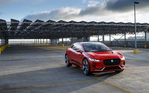 Превью обои jaguar i-pace, jaguar, кроссовер, красный